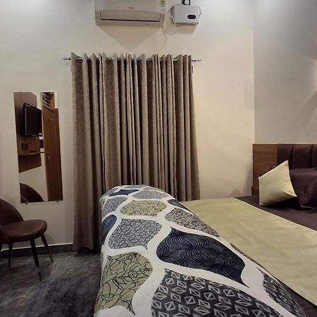 Shri Harihar Dham Hotel Mathura Ngoại thất bức ảnh
