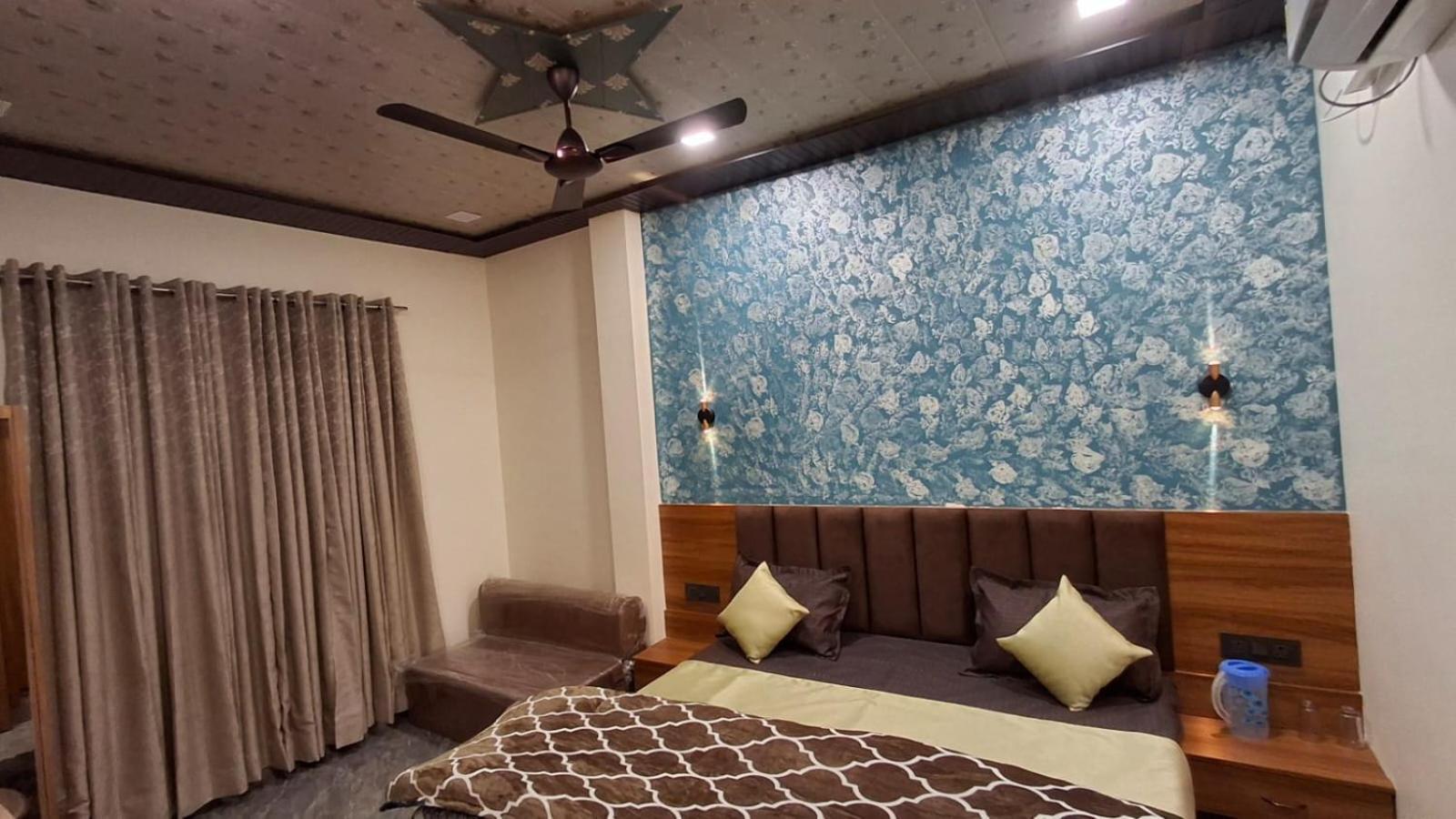 Shri Harihar Dham Hotel Mathura Ngoại thất bức ảnh