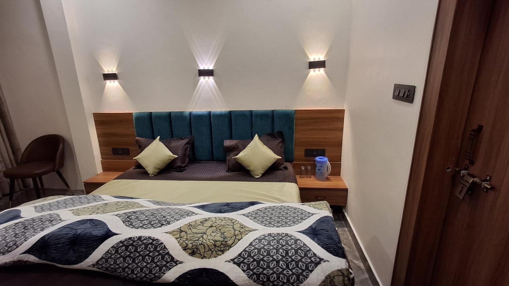 Shri Harihar Dham Hotel Mathura Ngoại thất bức ảnh