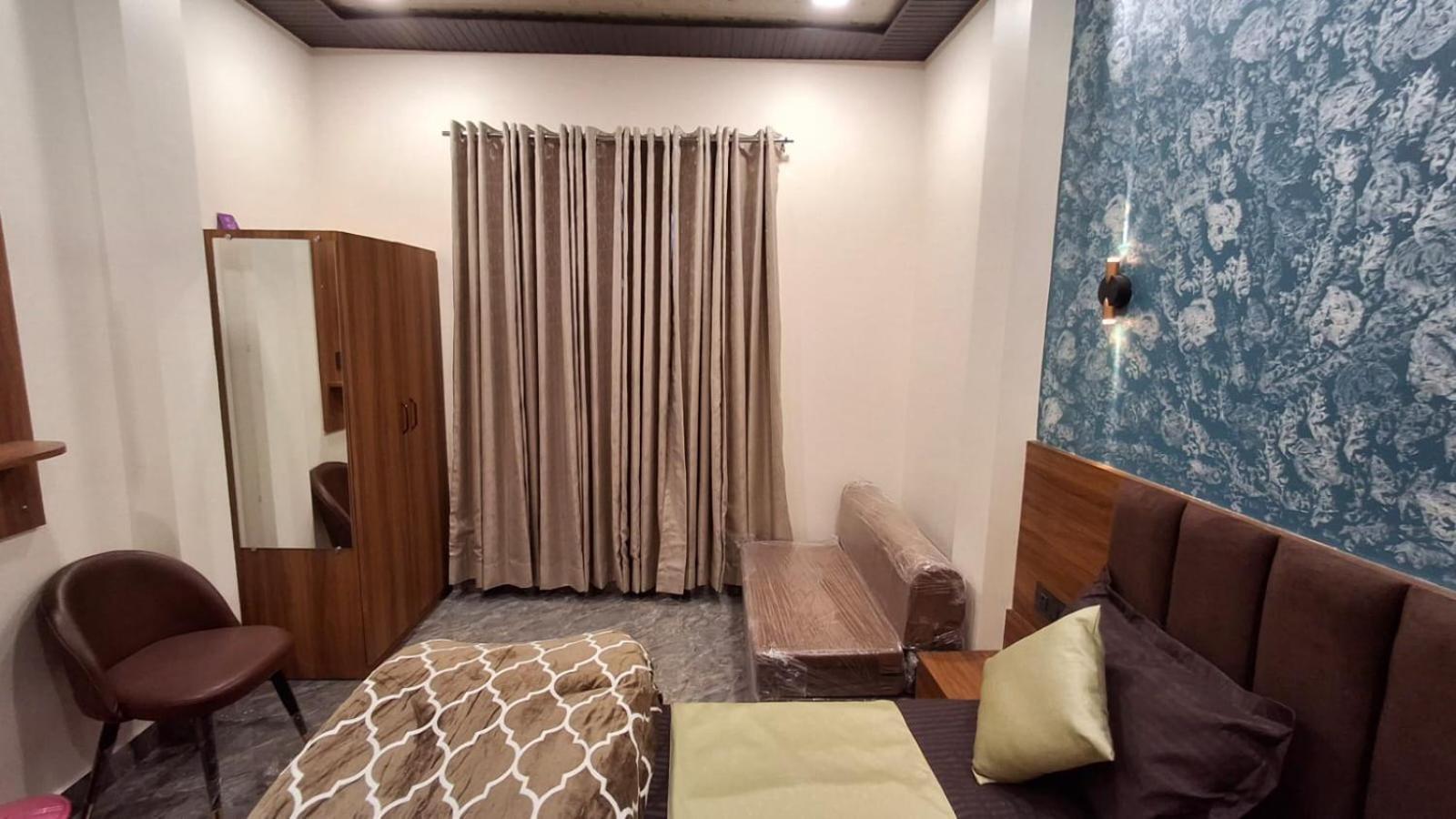 Shri Harihar Dham Hotel Mathura Ngoại thất bức ảnh