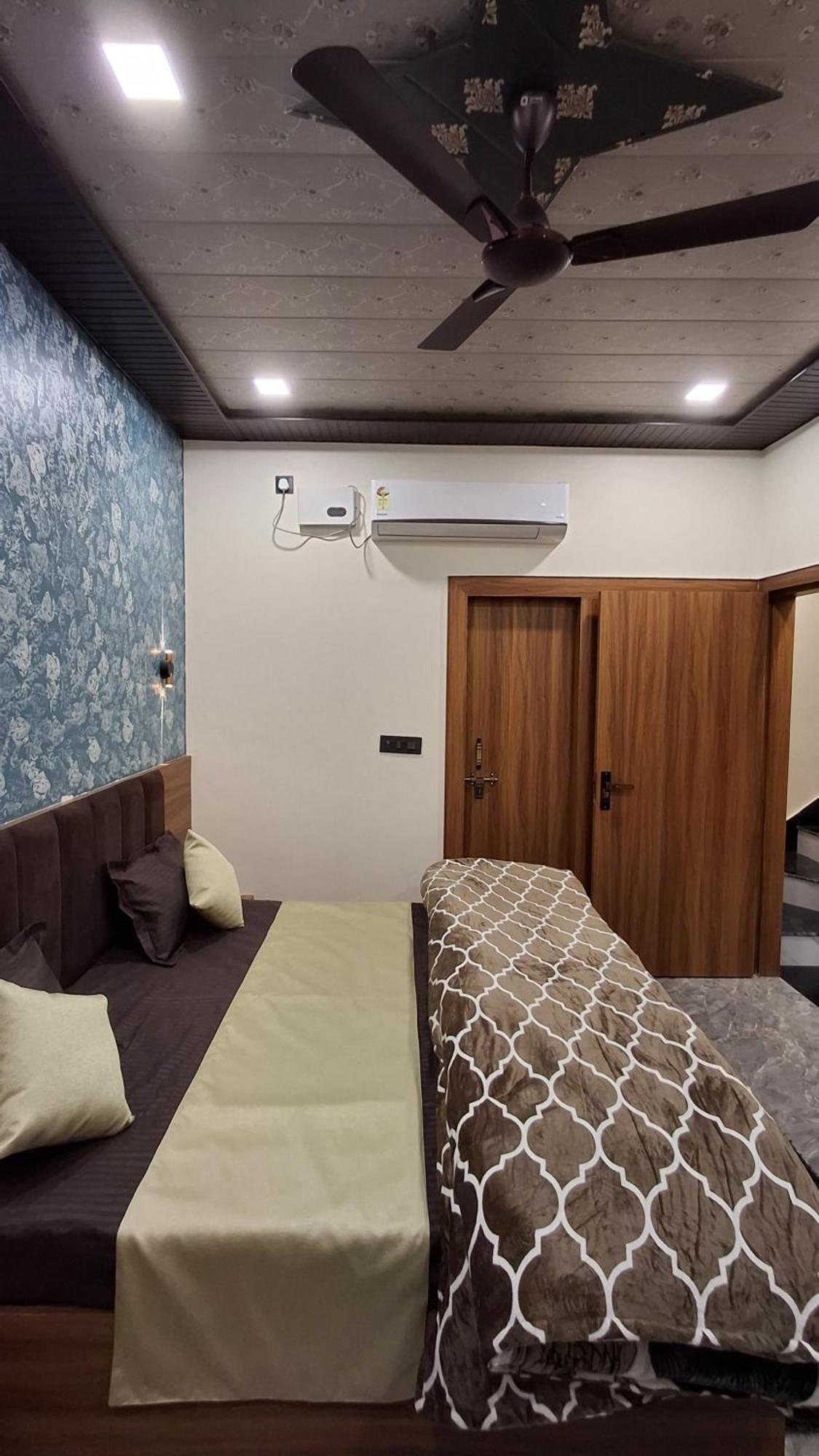 Shri Harihar Dham Hotel Mathura Ngoại thất bức ảnh